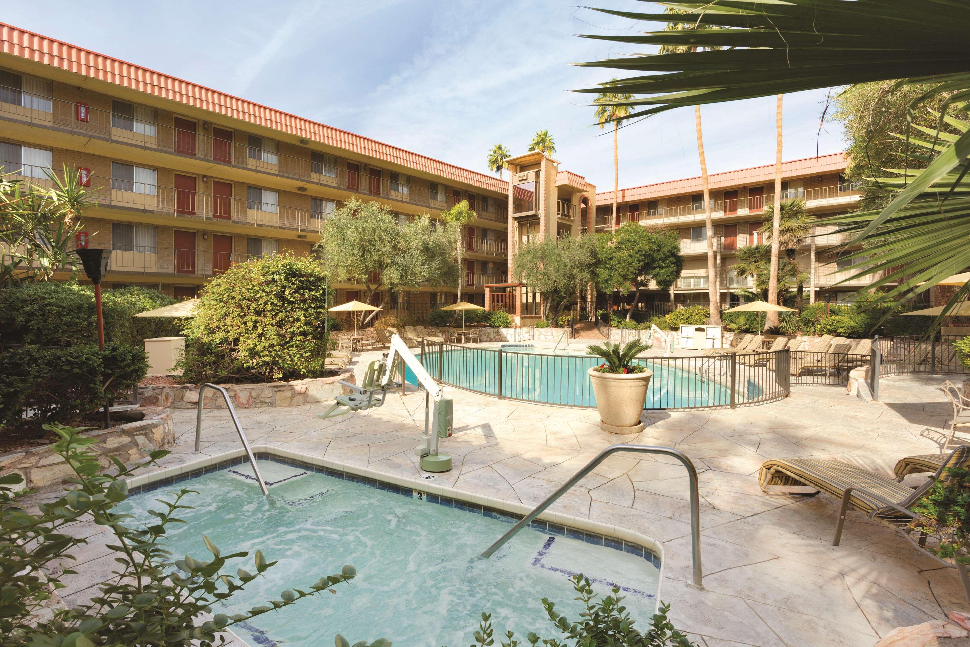 Embassy Suites Phoenix Airport At 24Th Street Eksteriør bilde