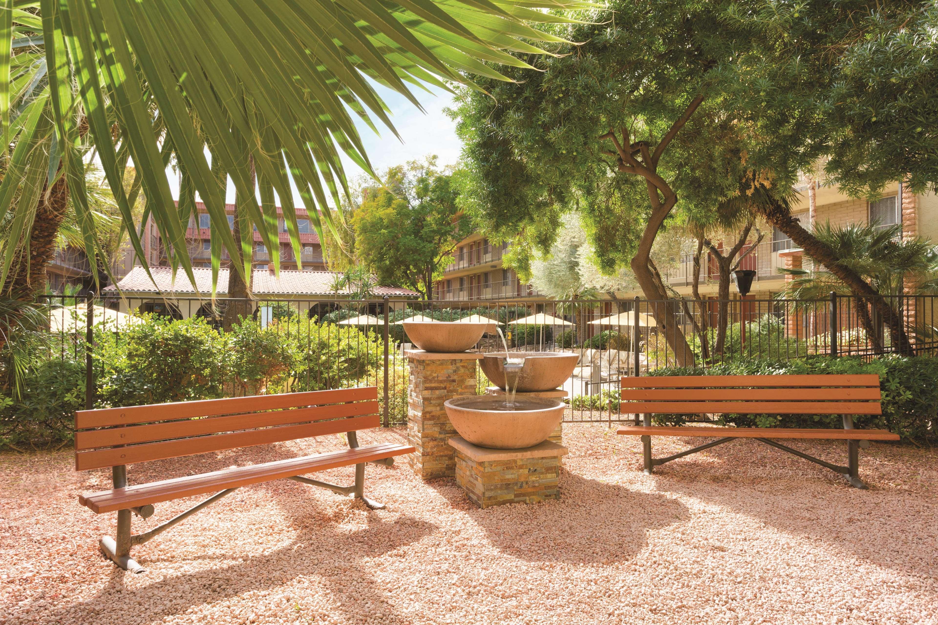 Embassy Suites Phoenix Airport At 24Th Street Eksteriør bilde