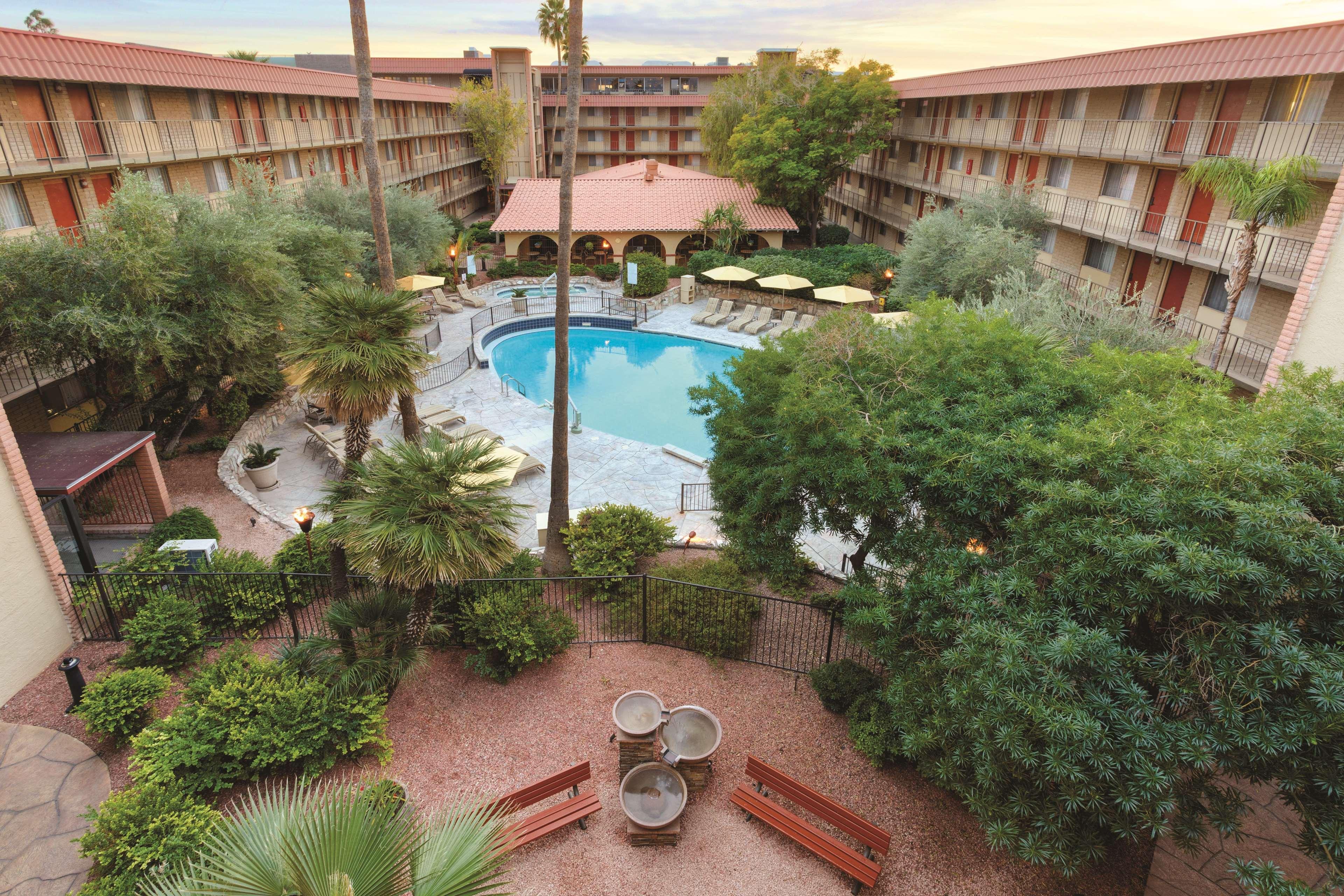 Embassy Suites Phoenix Airport At 24Th Street Eksteriør bilde